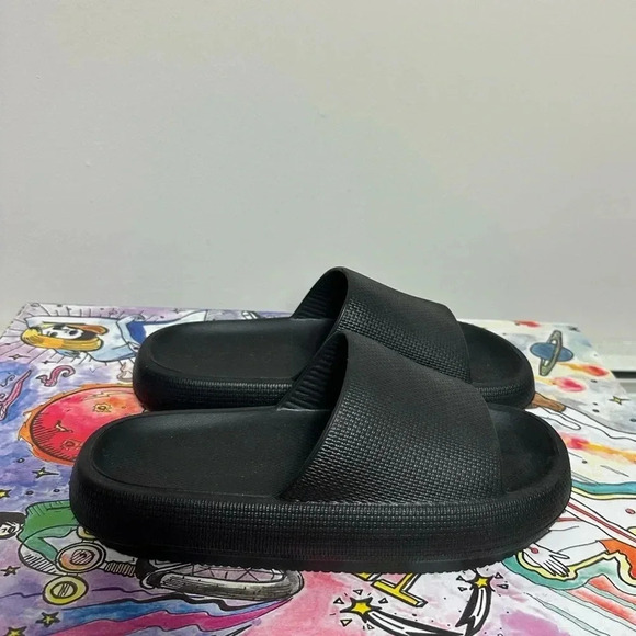 Shoes - Black Chunky Slides